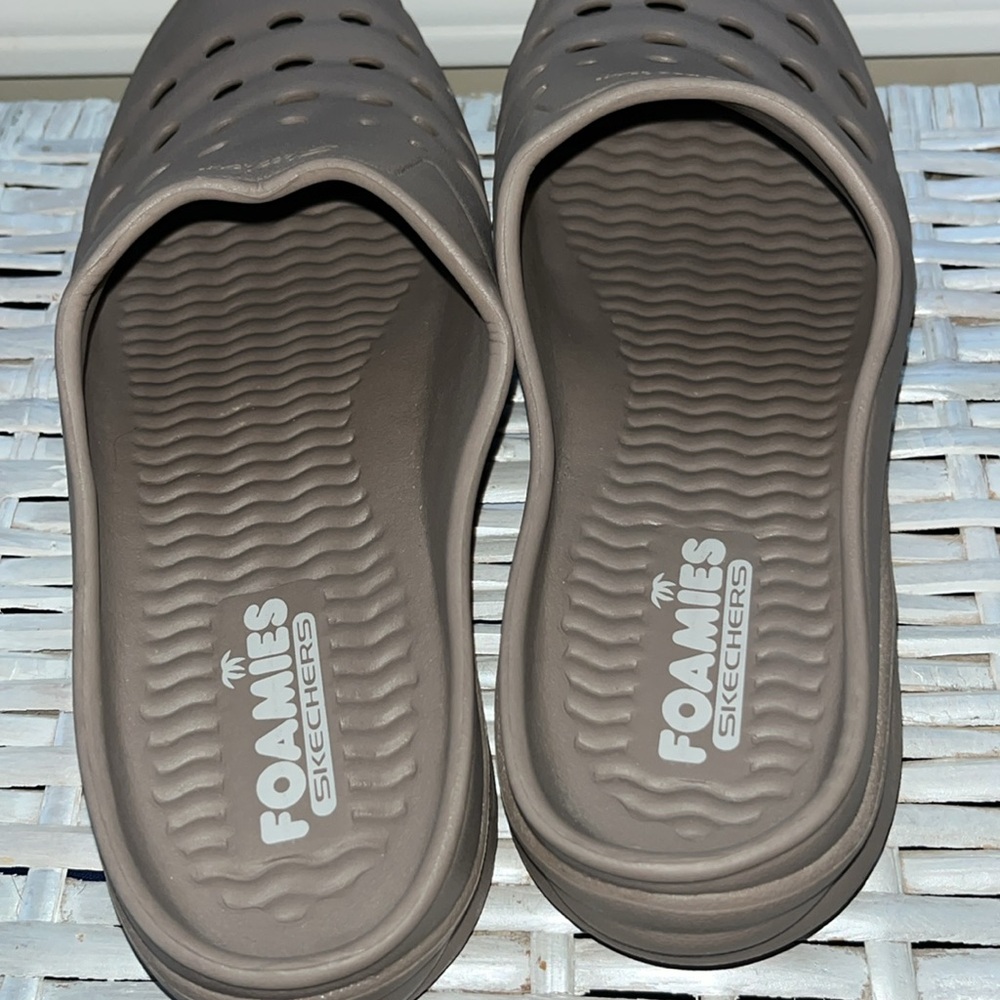 Sketchers Foamies Size 9 ( Sketchers Run Bit Smal… - image 3